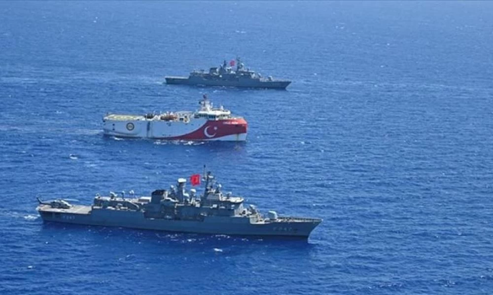 Νέο βίντεο του τουρκικού ΥΠΑΜ με φρεγάτες να «φρουρούν» το Ορούτς Ρέις